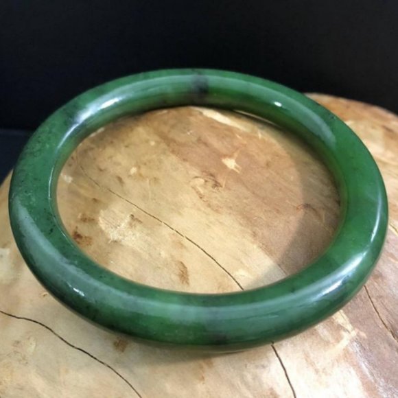 Jewelry - Genuine Canadian Jade Bangle